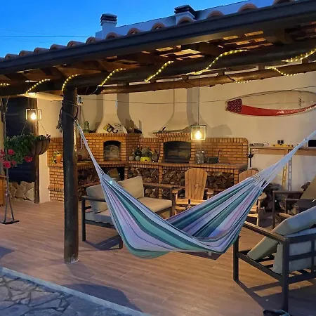 Private With Pool & Jacuzzi, Bbq & Pizzaoven Holiday home *