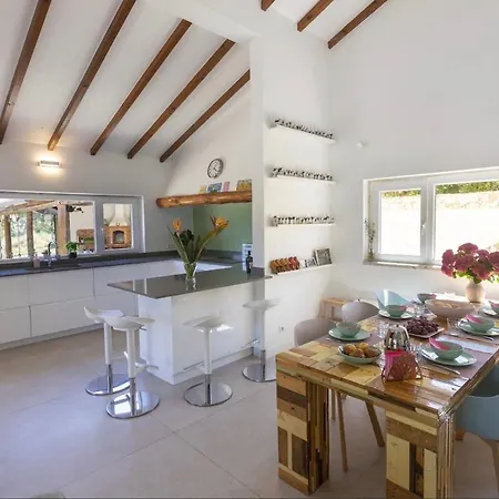 Holiday home Private With Pool & Jacuzzi, Bbq & Pizzaoven *